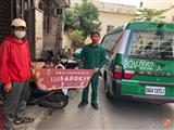 台中郵局今天出動5台郵務車協助全成基金會送年菜年禮到220個獨居長者家中.jpg
